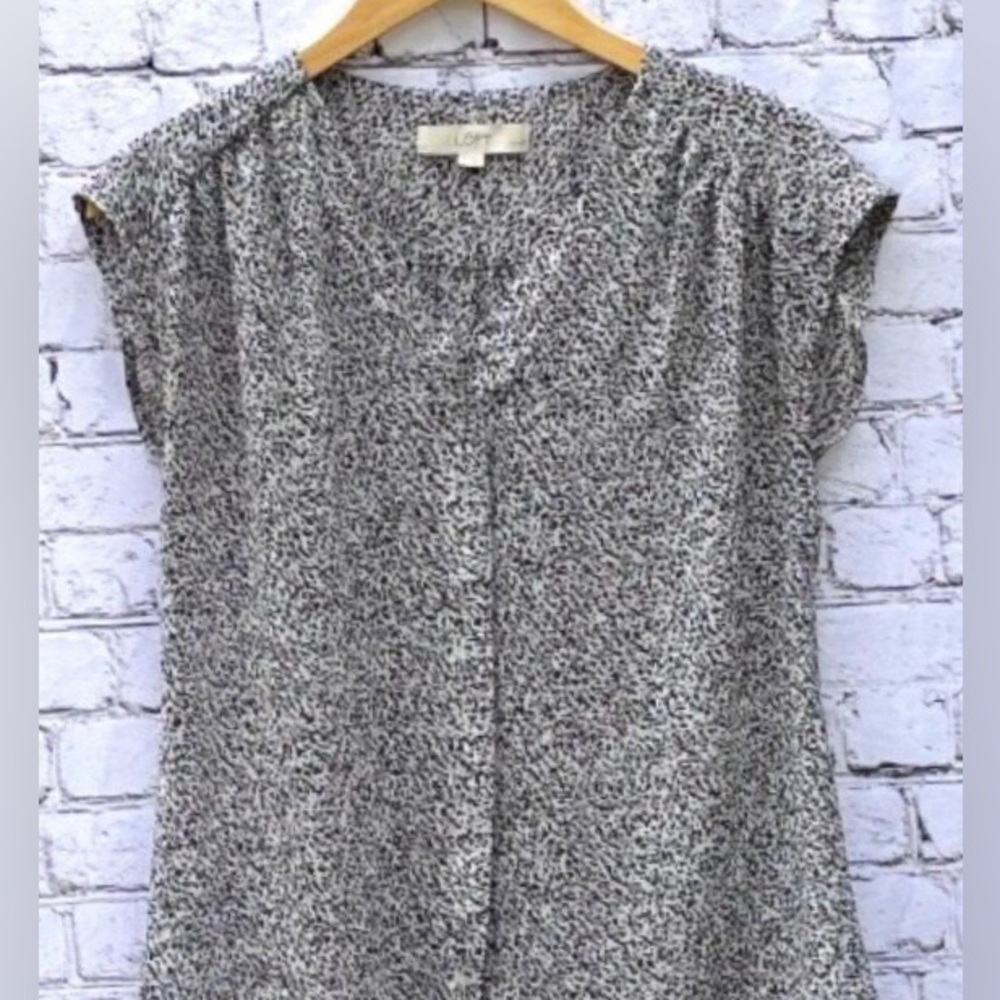 Ann Taylor LOFT Black Gray White Leopard Cheetah Speck Cap Sleeve Blouse - SP